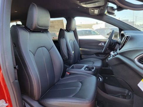 New 2026 Chrysler Pacifica Select AWD/4WD image 24