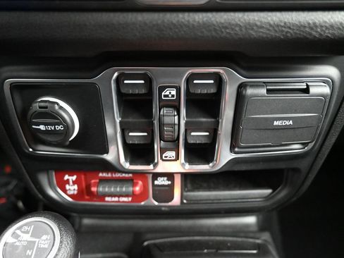 Used 2024 Jeep Wrangler Unlimited image 27