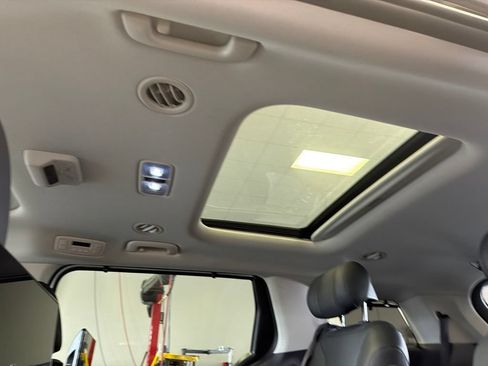Used 2025 Kia Carnival SX Prestige FWD image 7