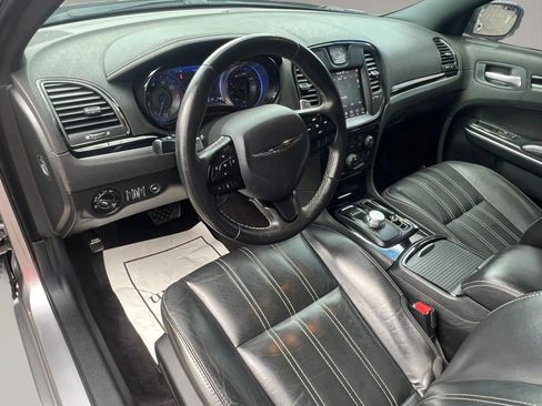 Used 2018 Chrysler 300 S w/ 300S Premium Group RWD image 14