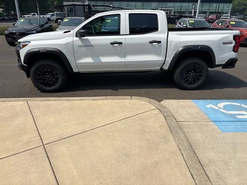 Used 2024 Chevrolet Colorado Trail Boss w/ Advanced Trailering Package AWD/4WD image 4