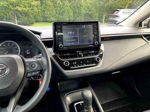 Used 2022 Toyota Corolla LE image 18
