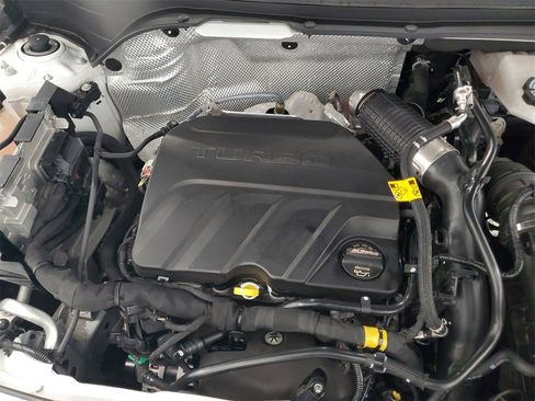 Used 2025 Buick Envista Preferred image 11