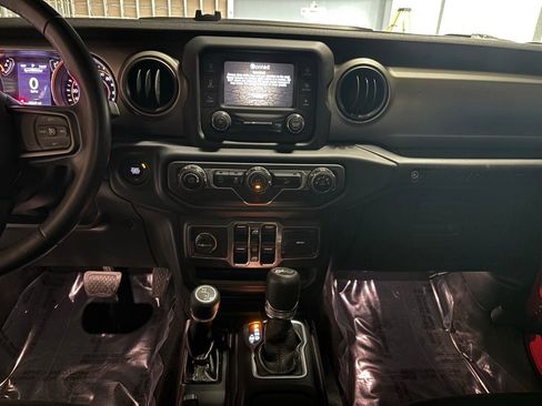 Used 2018 Jeep Wrangler Unlimited Sport S AWD/4WD image 13