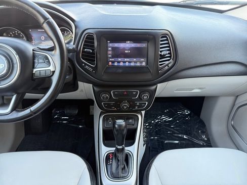Used 2018 Jeep Compass Latitude w/ Popular Equipment Group FWD image 15