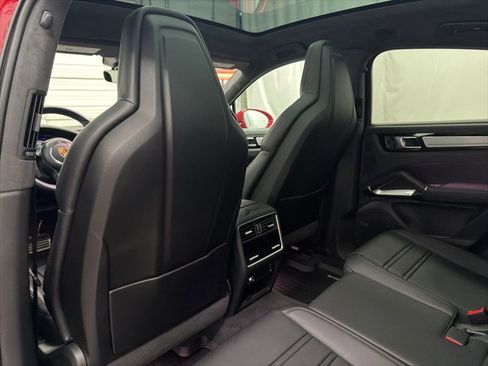 Used 2023 Porsche Cayenne Turbo image 18