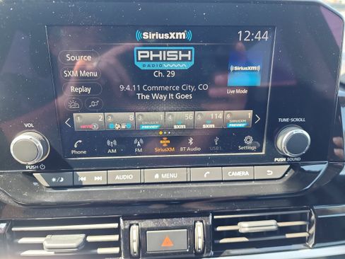 New 2025 Nissan Pathfinder SV w/ Black Appearance Package image 16