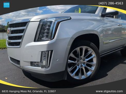 Used 2018 Cadillac Escalade Premium Luxury AWD/4WD image 10
