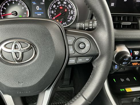 Used 2022 Toyota RAV4 XLE Premium FWD image 12