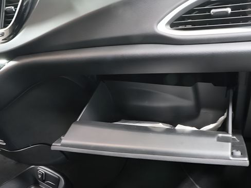 Used 2026 Chrysler Pacifica Select FWD image 29