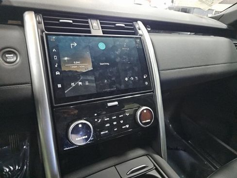 Used 2025 Land Rover Discovery S image 6