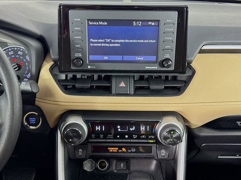Used 2022 Toyota RAV4 XLE w/ Convenience Package image 38