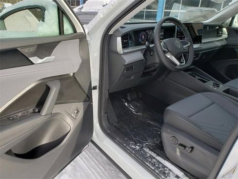 New 2026 Volkswagen Tiguan SE image 6