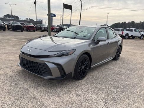 Used 2026 Toyota Camry SE FWD image 5