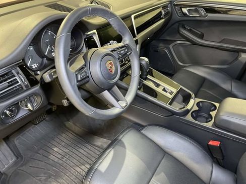 Certified 2026 Porsche Macan AWD/4WD image 4