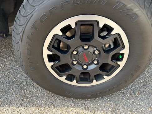 Used 2024 Toyota Tacoma TRD Off-Road AWD/4WD image 10
