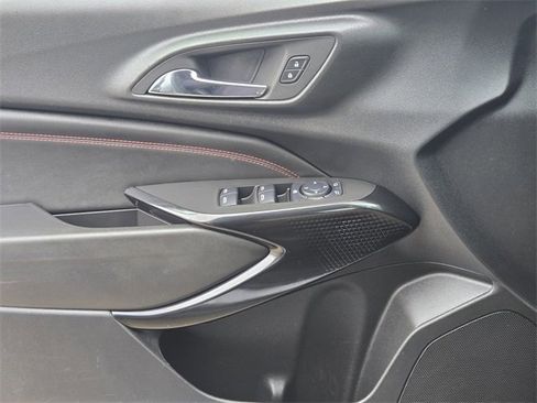 Used 2024 Chevrolet Trax RS w/ Sunroof Package image 22