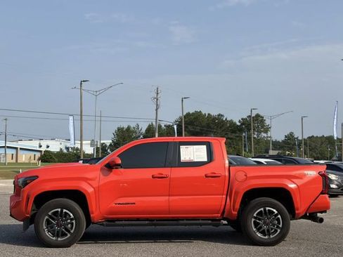 Used 2024 Toyota Tacoma TRD Sport AWD/4WD image 10