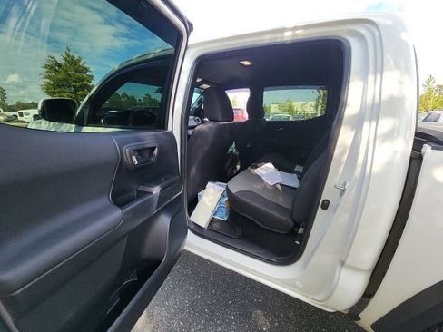 Used 2021 Toyota Tacoma TRD Off-Road AWD/4WD image 18