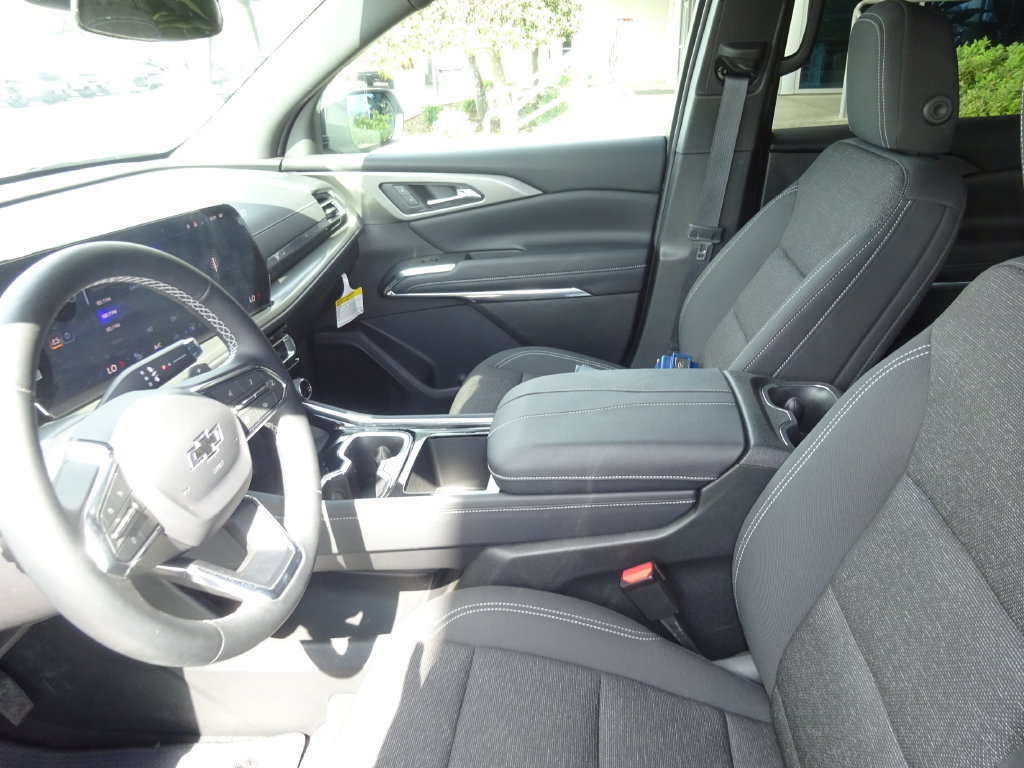 Used 2026 Chevrolet Traverse LT w/ Midnight/Sport Edition FWD image 12