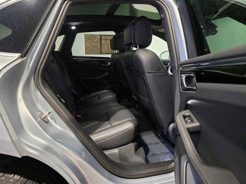 Used 2025 Porsche Macan image 12