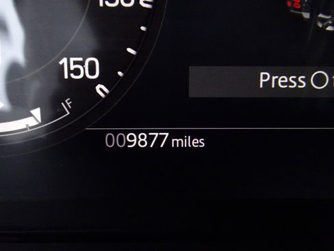 New 2025 Land Rover Defender 110 S image 28