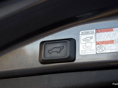 Used 2016 Toyota RAV4 Limited image 14