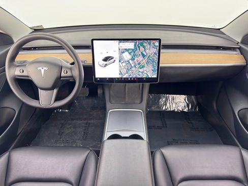 Used 2021 Tesla Model 3 Standard Range image 12