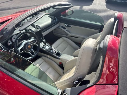 Used 2018 Porsche 718 Boxster S image 10