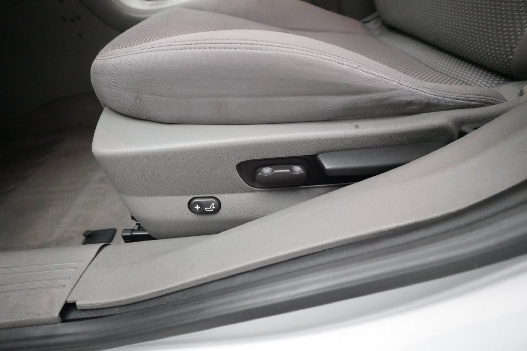 Used 2010 Chevrolet Malibu Hybrid FWD image 26