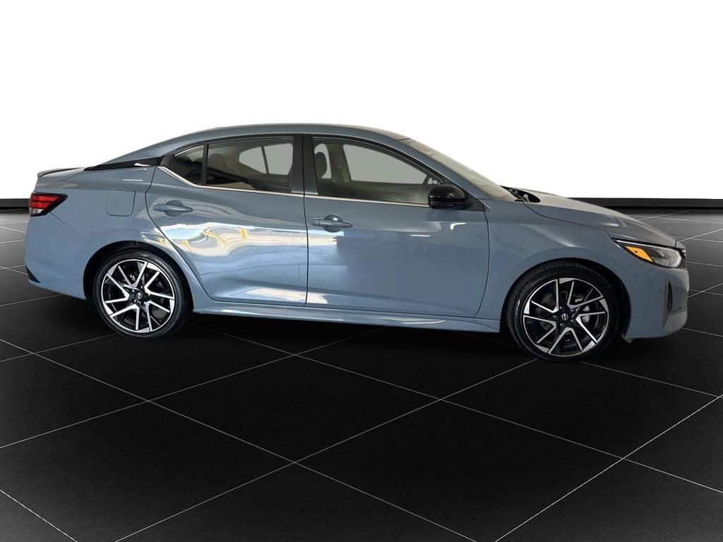 Used 2025 Nissan Sentra SR FWD image 6