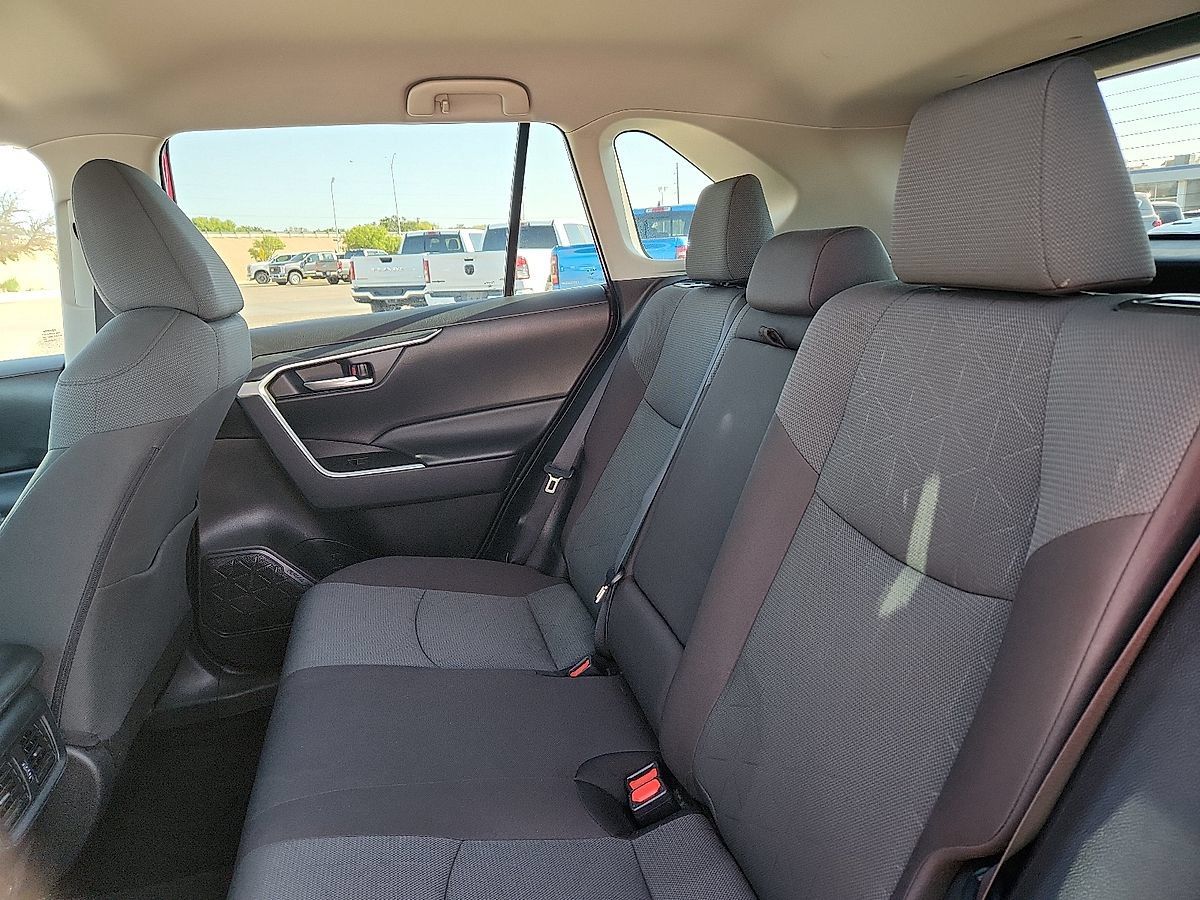 Used 2025 Toyota RAV4 XLE FWD image 6