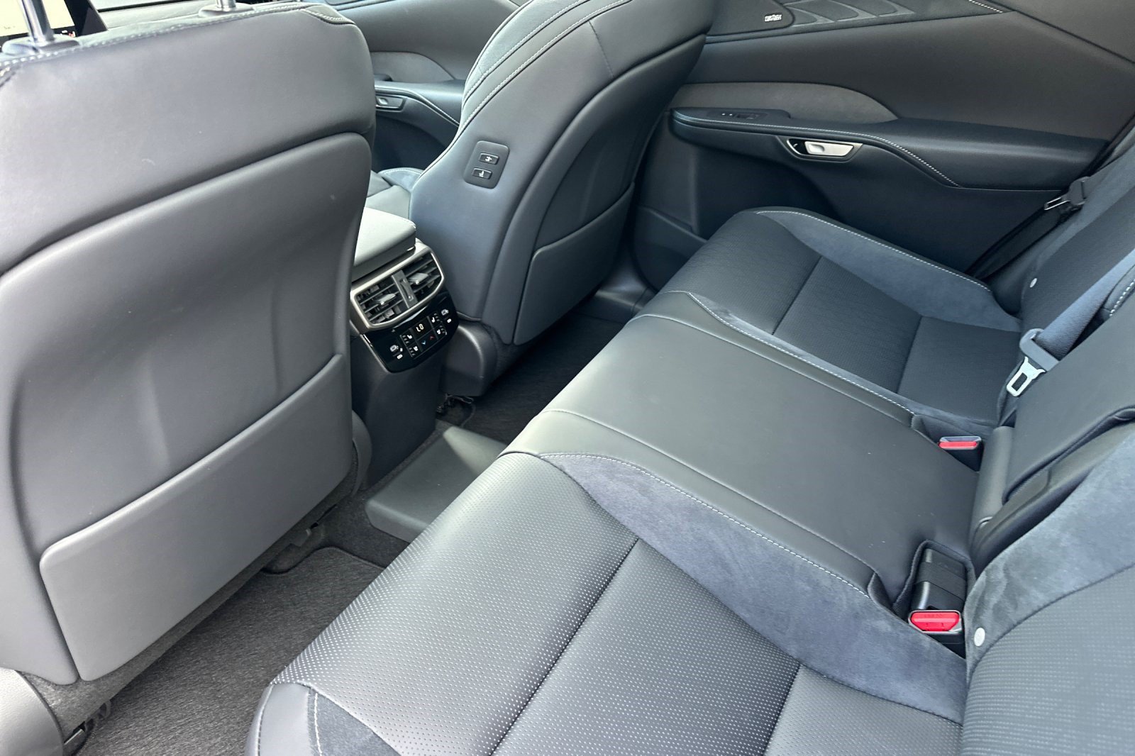 New 2026 Lexus RX 450h AWD image 24