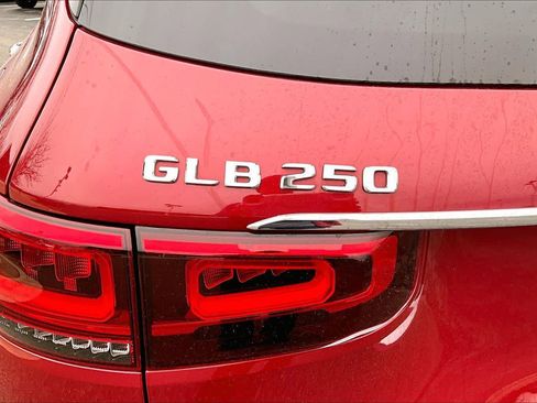 Used 2022 Mercedes-Benz GLB 250 image 11