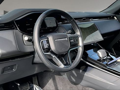 Used 2025 Land Rover Range Rover Sport image 15