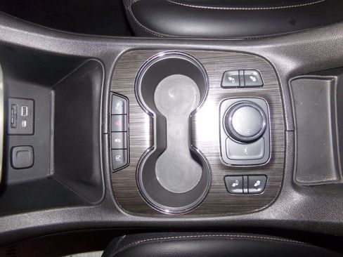 Used 2023 GMC Acadia SLT image 20