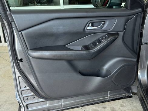Used 2025 Nissan Rogue SV FWD image 25