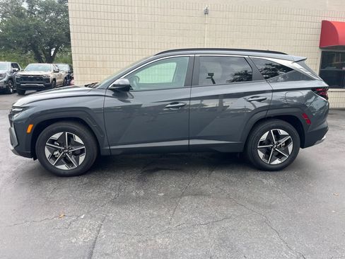 Used 2025 Hyundai Tucson SEL FWD image 2