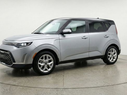 Used 2025 Kia Soul LX w/ LX Technology Package FWD image 3