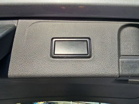 Used 2021 Volkswagen Atlas SE w/ Panoramic Sunroof Package image 14