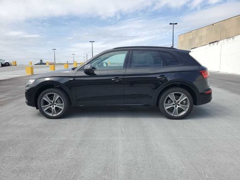 Certified 2025 Audi Q5 2.0T Premium w/ Convenience Plus Package image 3