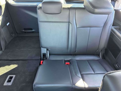 Used 2023 Ford Expedition XLT image 10