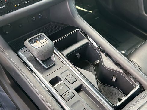 Used 2023 Nissan Pathfinder SL image 27