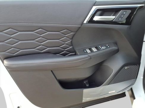 New 2025 Mitsubishi Outlander SEL image 16