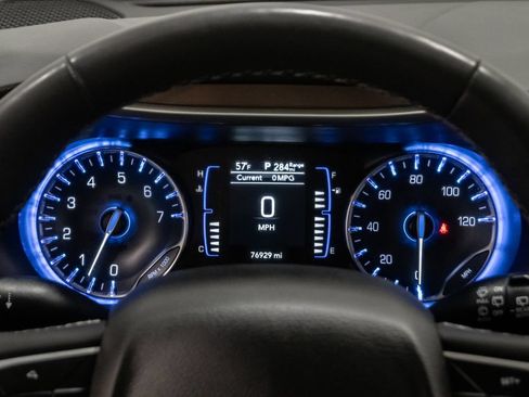 Certified 2022 Chrysler Voyager LX FWD image 14