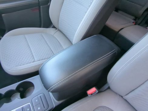 Used 2022 Ford Escape SE image 21