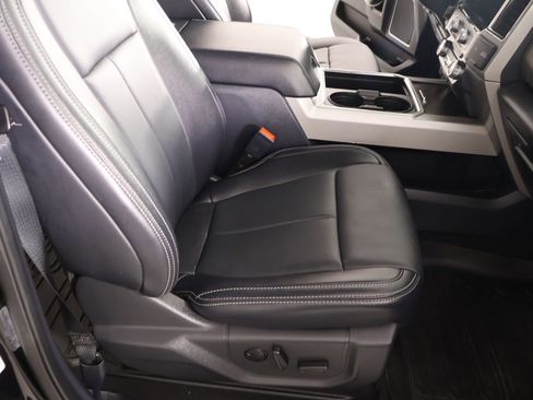 Used 2022 Ford F250 Lariat w/ Black Appearance Package image 14