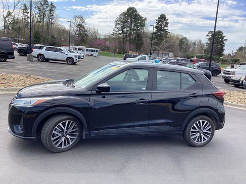 Used 2021 Nissan Kicks SV image 6