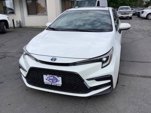 Used 2025 Toyota Corolla SE w/ SE Premium Package AWD/4WD image 4