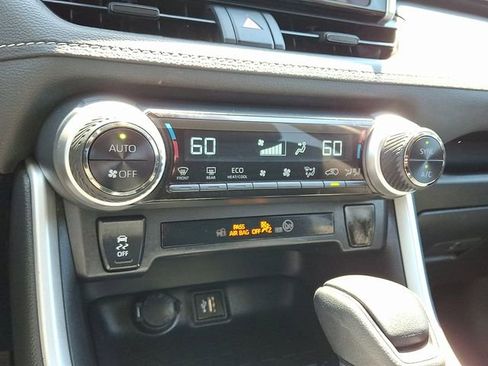 Used 2024 Toyota RAV4 XLE AWD/4WD image 15